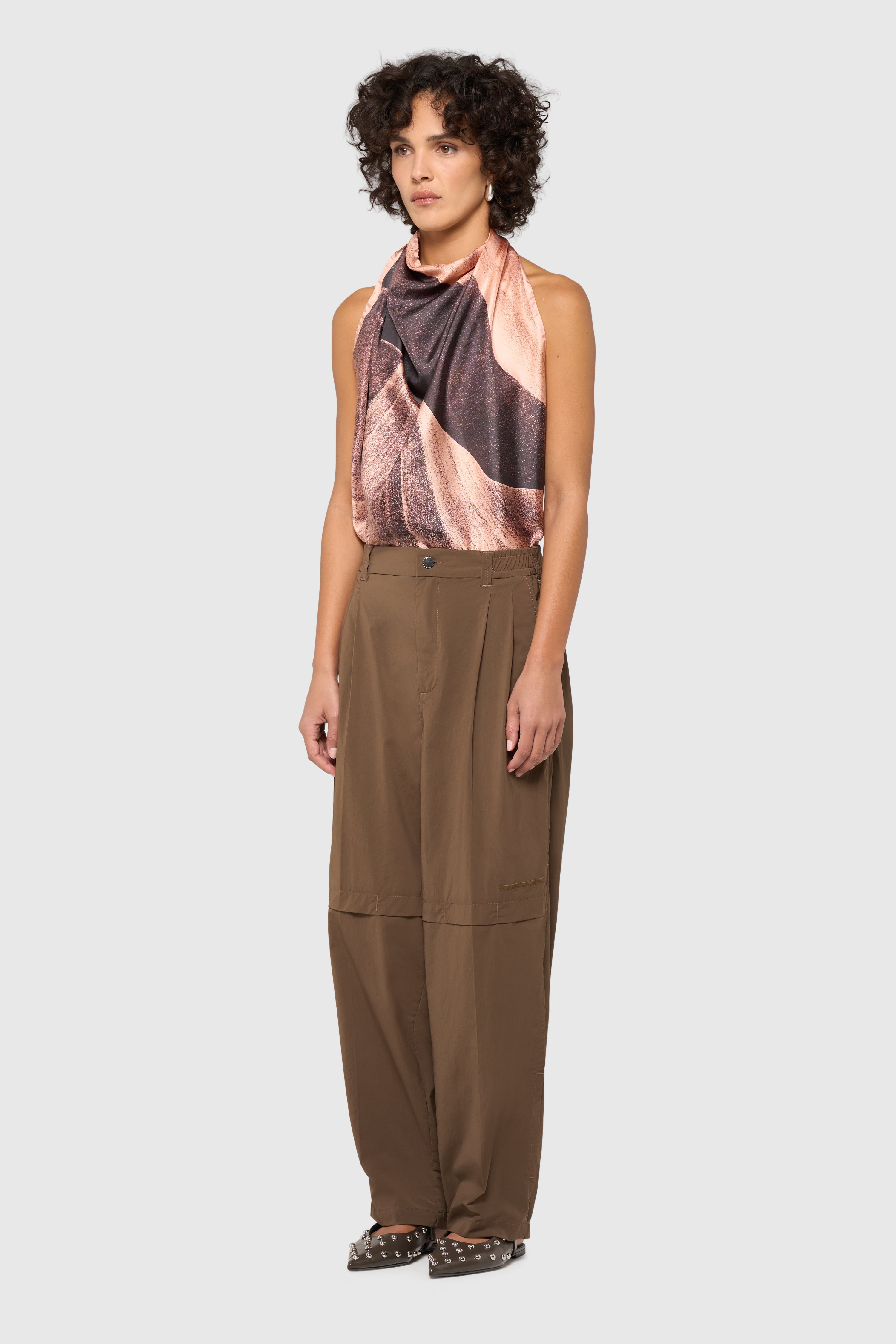 Sand pleated trousers