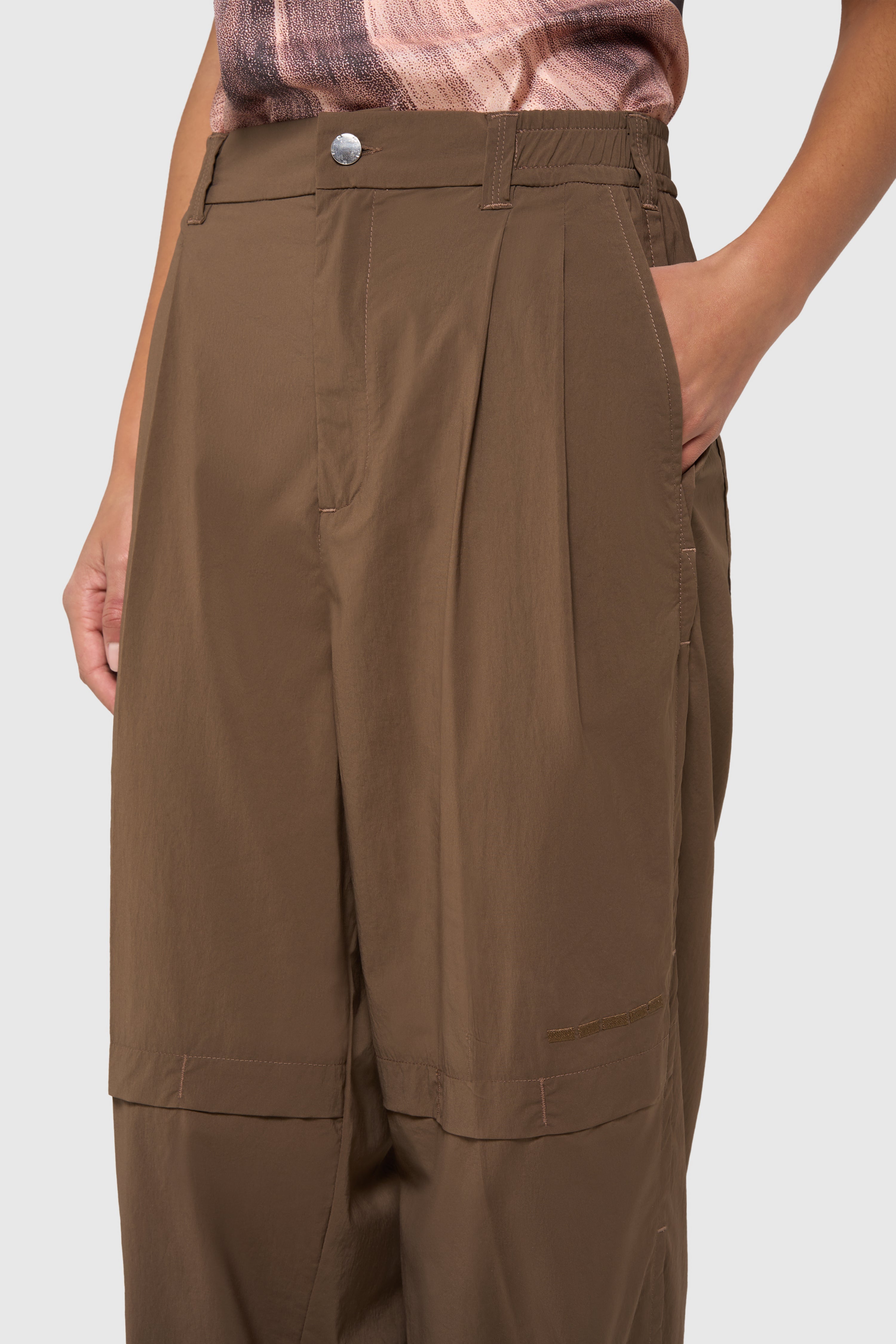 Sand pleated trousers