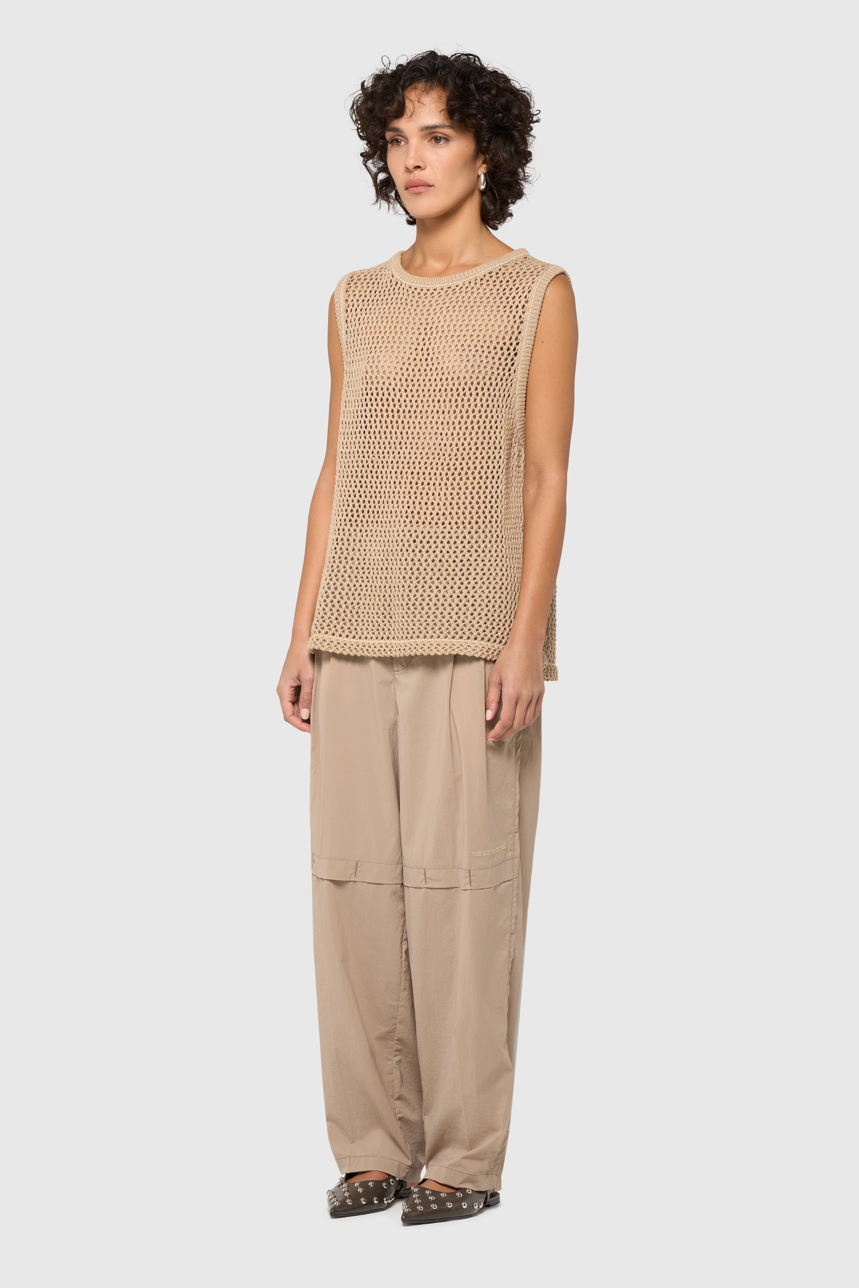 Sand pleated trousers